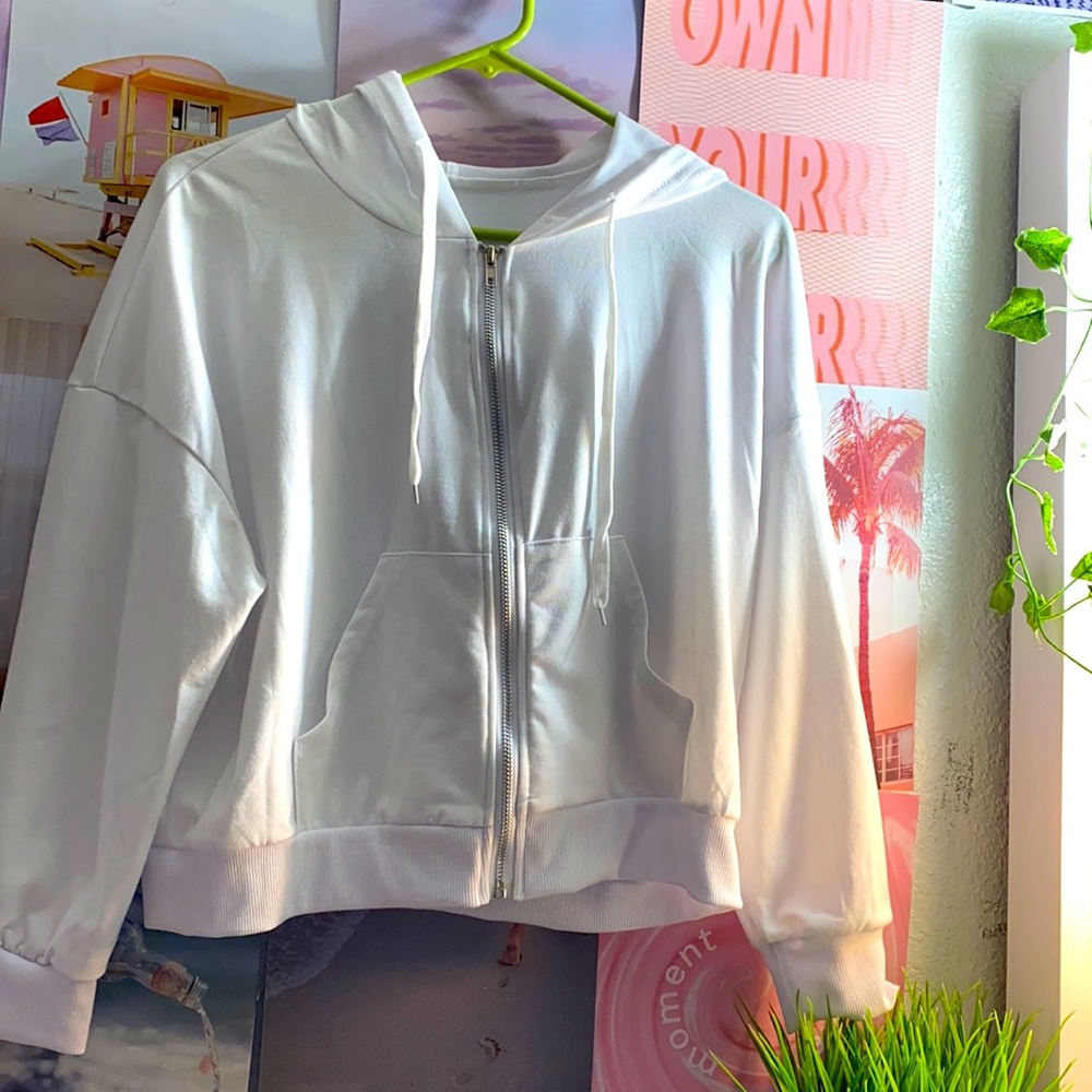 White Crop Zip Up Hoodie!🤍